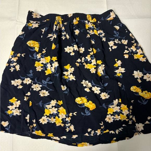 GARAGE FLORAL SKIRT 😍 - Picture 4 of 4